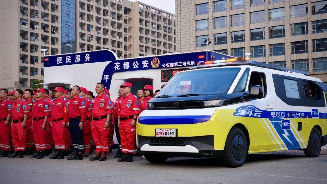 基于远程超级VAN定制津斗云激光充应急补能车正式亮相(图1)