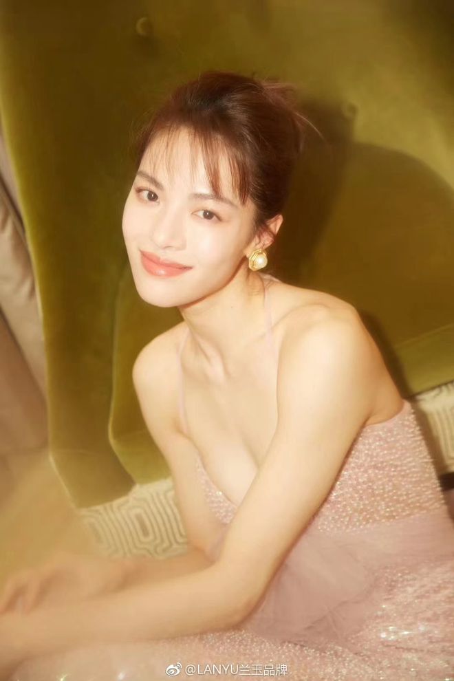 M6米乐平台：亚洲高级定制艺术展兰玉：东方韵味谱写浪漫诗篇(图4)