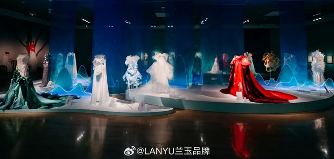 M6米乐平台：亚洲高级定制艺术展兰玉：东方韵味谱写浪漫诗篇(图8)